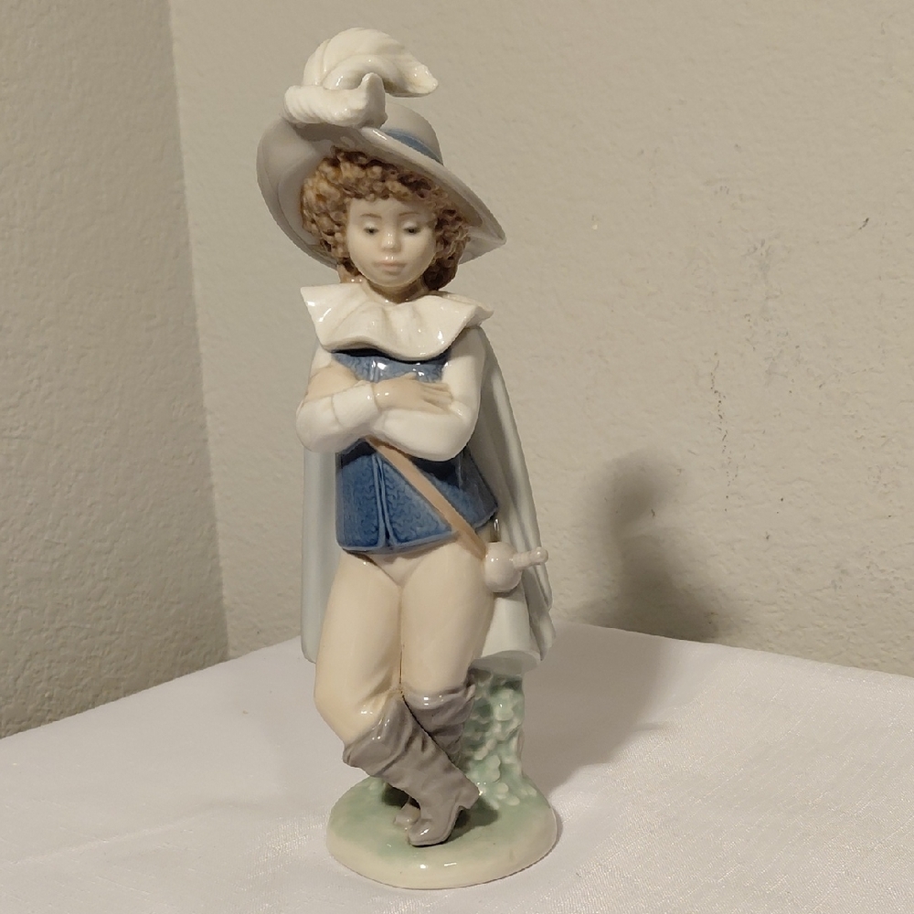 LLADRO "The Good Swordsman Figurine